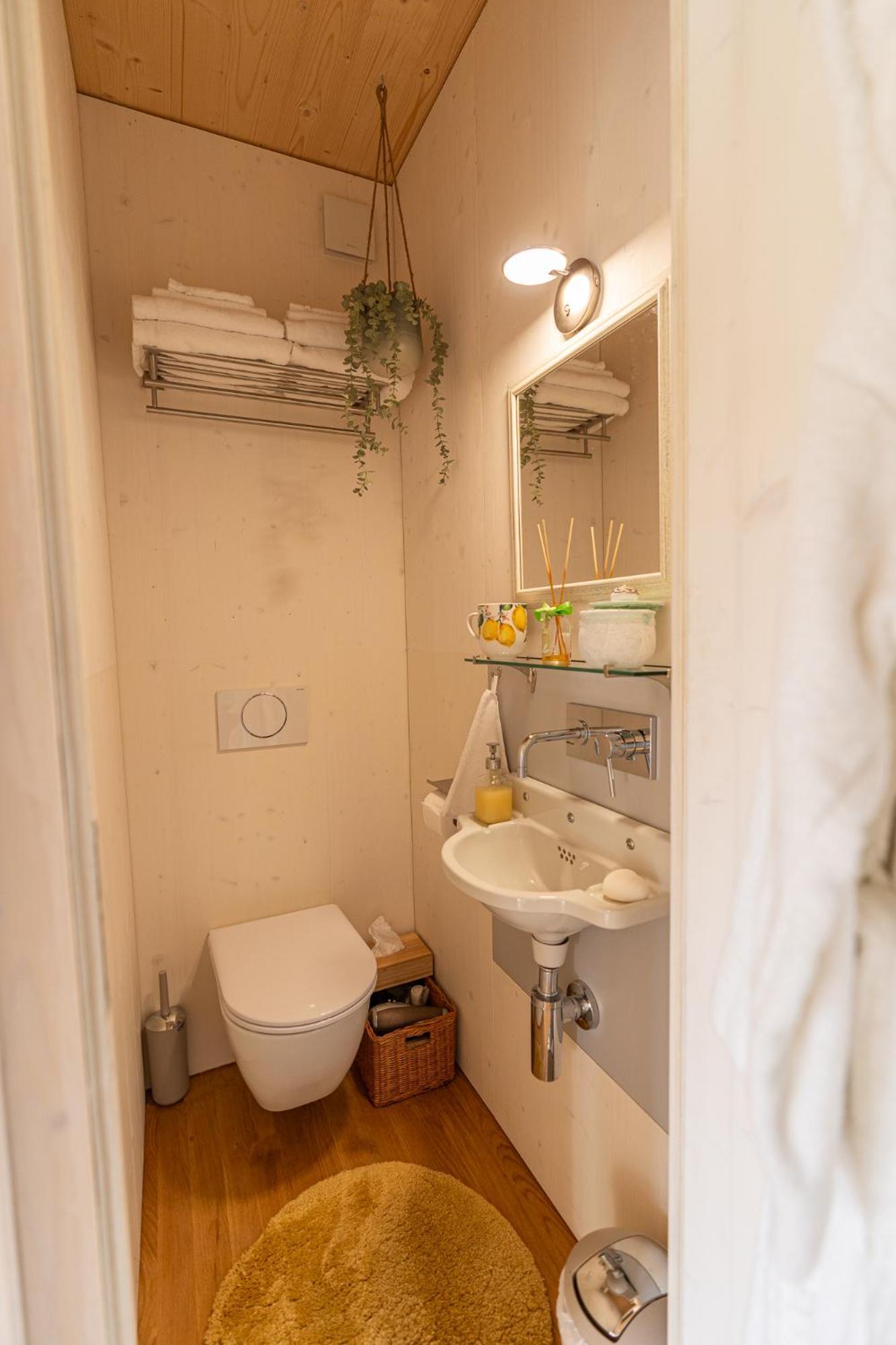 Tiny House Chez Claudine - Relaxen, Workspace, Naehe Thermen, Netflix, Free Parking & Wifi Brugg  Extérieur photo